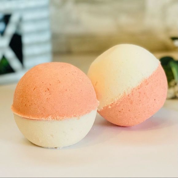 THE LATHER BARN Other - 🍑Peaches & Cream Milk Bomb